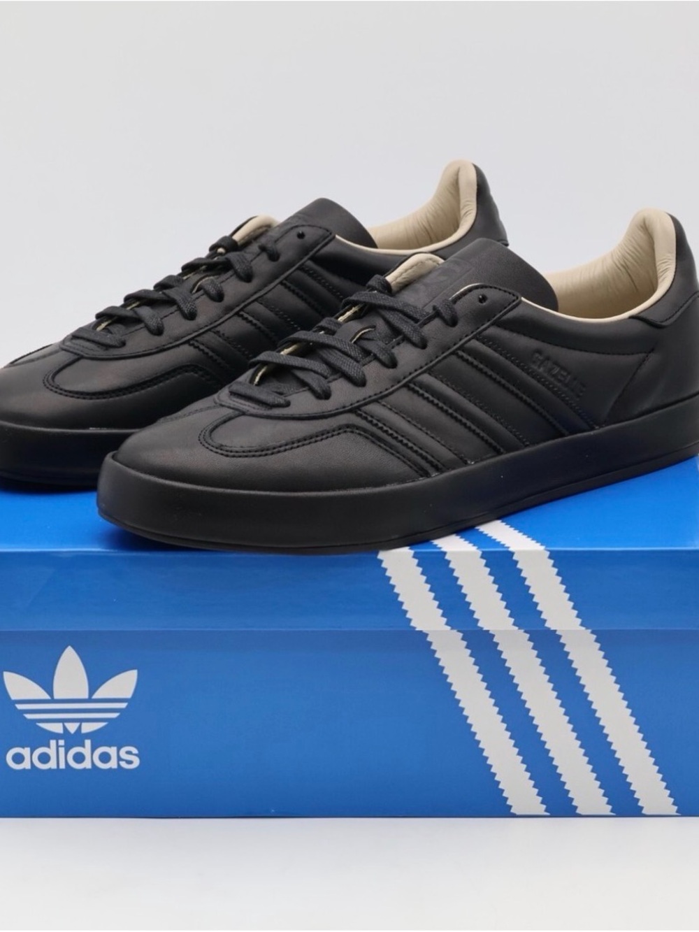 NWT adidas Men’s Original Gazelle Indoor Luxe Pack in Black. Size 13.